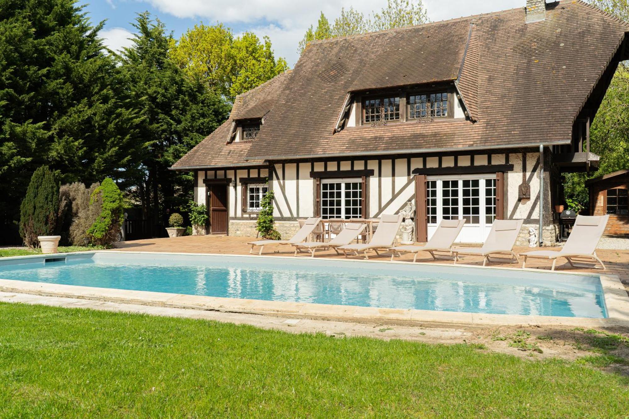 Superbe Maison Normande Avec Piscine A 3 Minutes De La Mer Auberville Exterior photo
